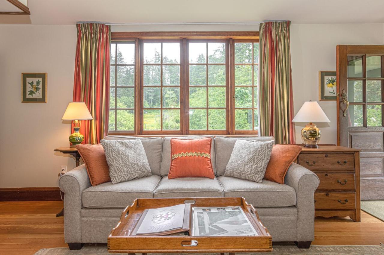 Signature Queen Suite Farm East