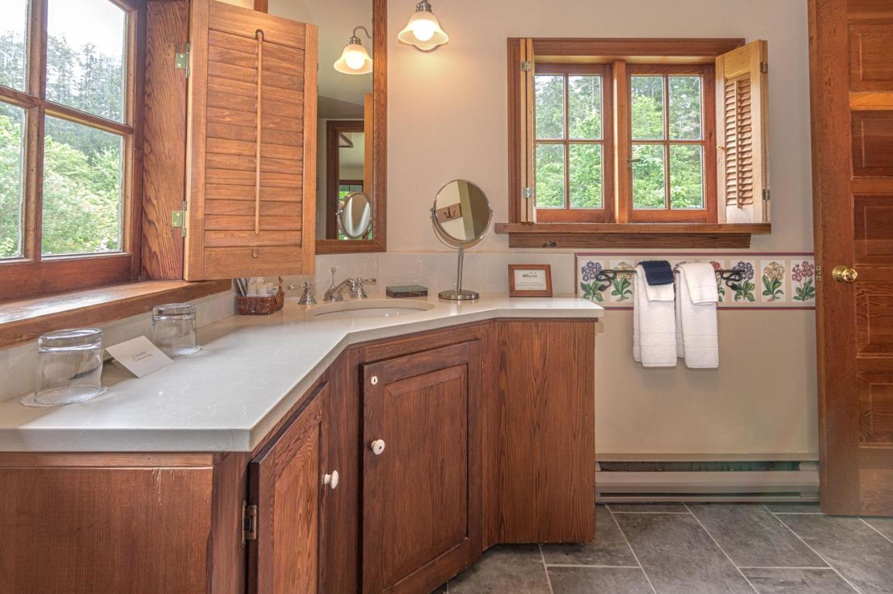 Signature Queen Suite Farm East