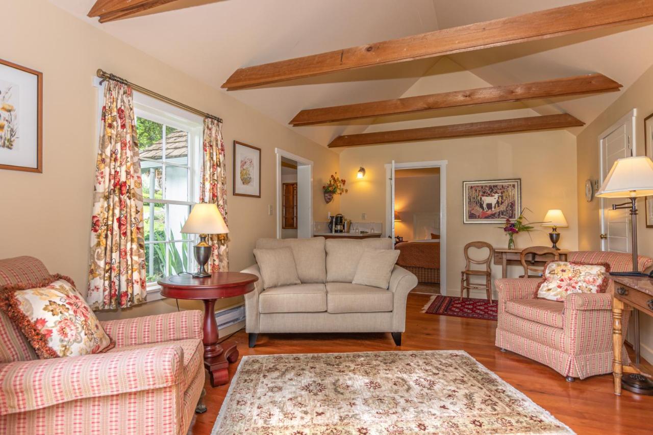 Premier King Cottage Post