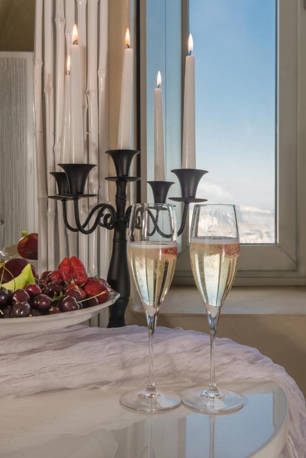 Honeymoon Suite with indoor heated Hot Tub with Caldera View