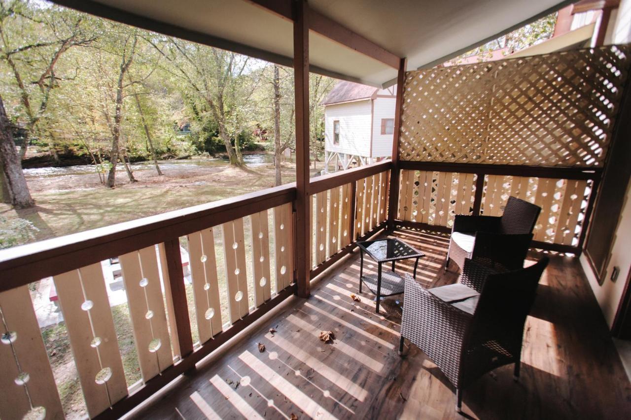 Deluxe Cabin Spa Bath