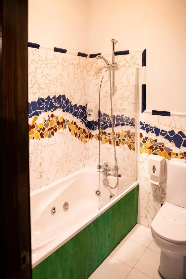 Estudio con bañera de hidromasaje