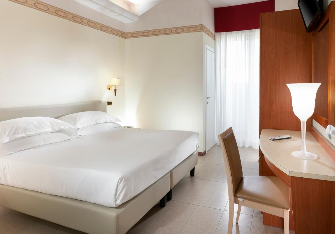 Double or Twin Room with Side Sea View,1203931957:JPEG