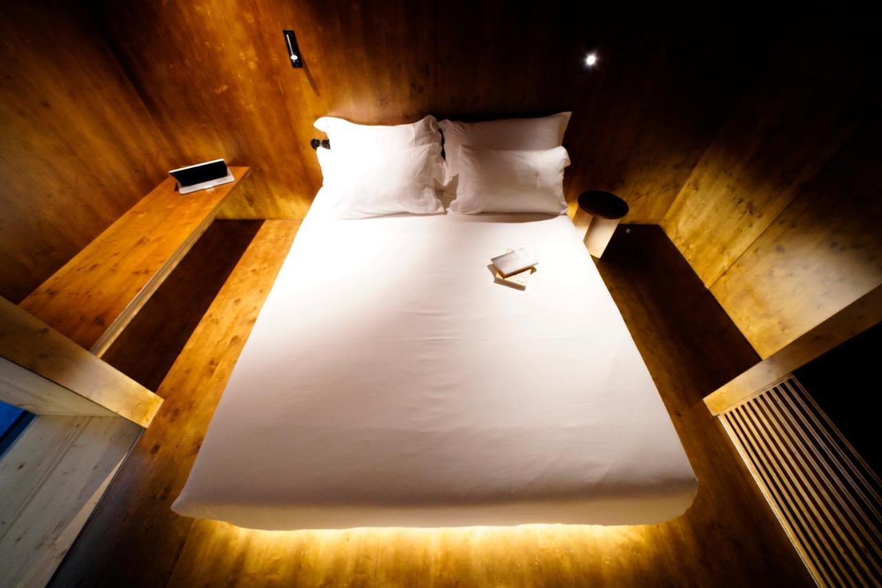 Box mit Doppelbett