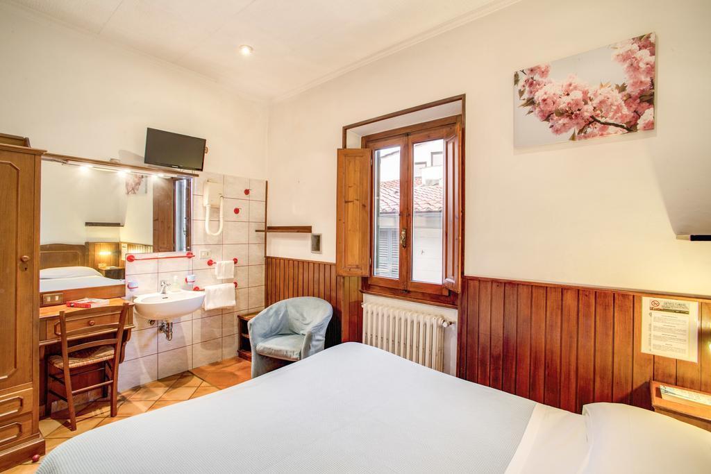 Tweepersoonskamer met 1 of 2 Bedden en Gedeelde Badkamer