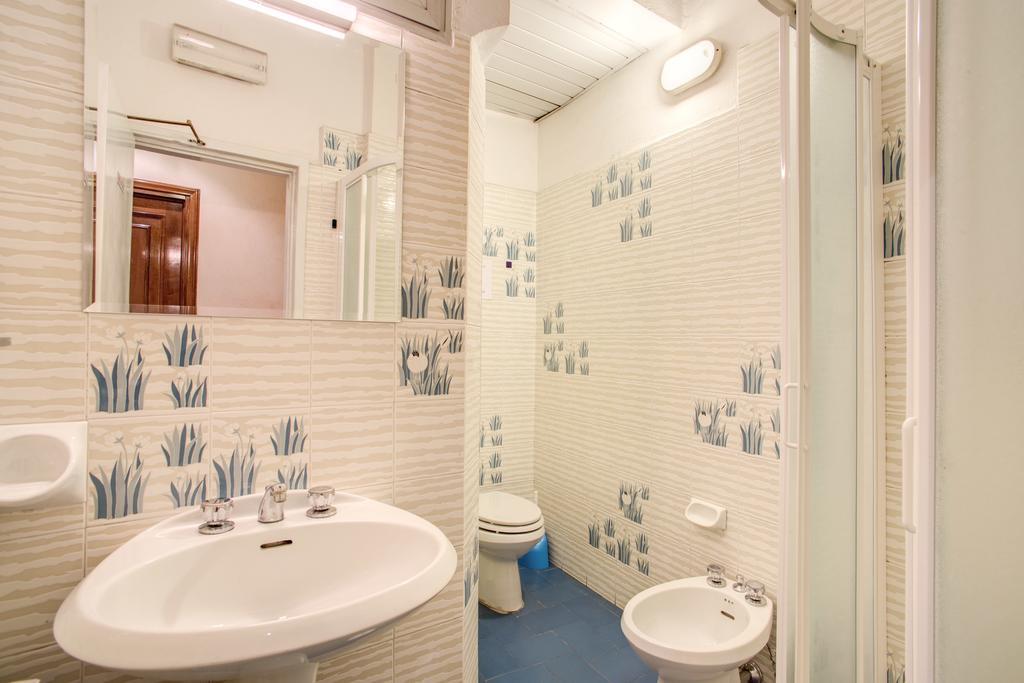 Eenpersoonskamer met Gedeelde Badkamer