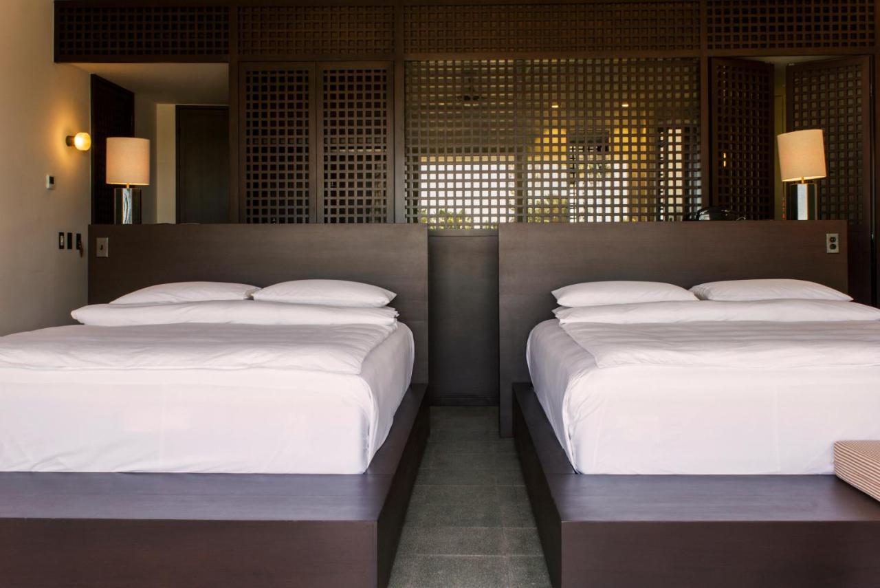 Quarto com 2 Camas de Solteiro e Varanda