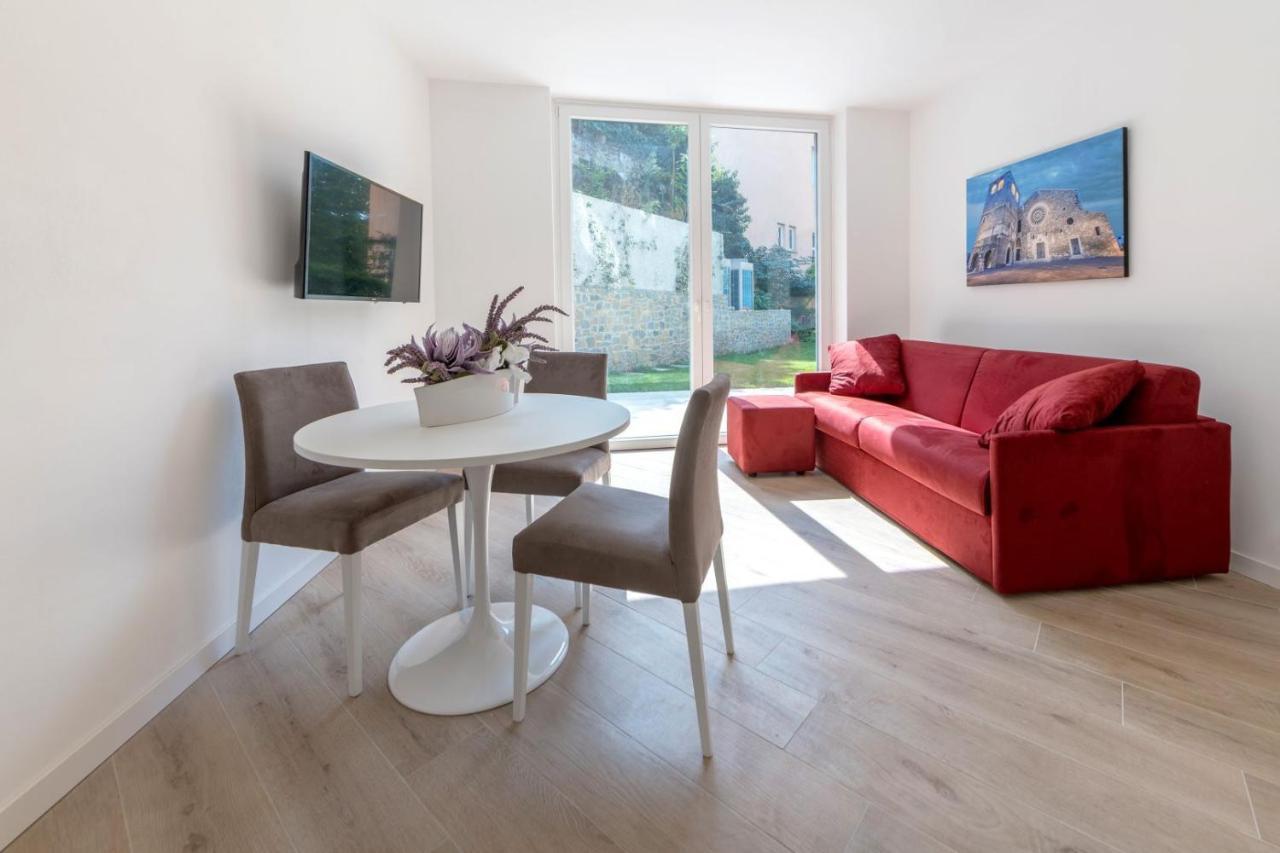 One-Bedroom Apartment Garden