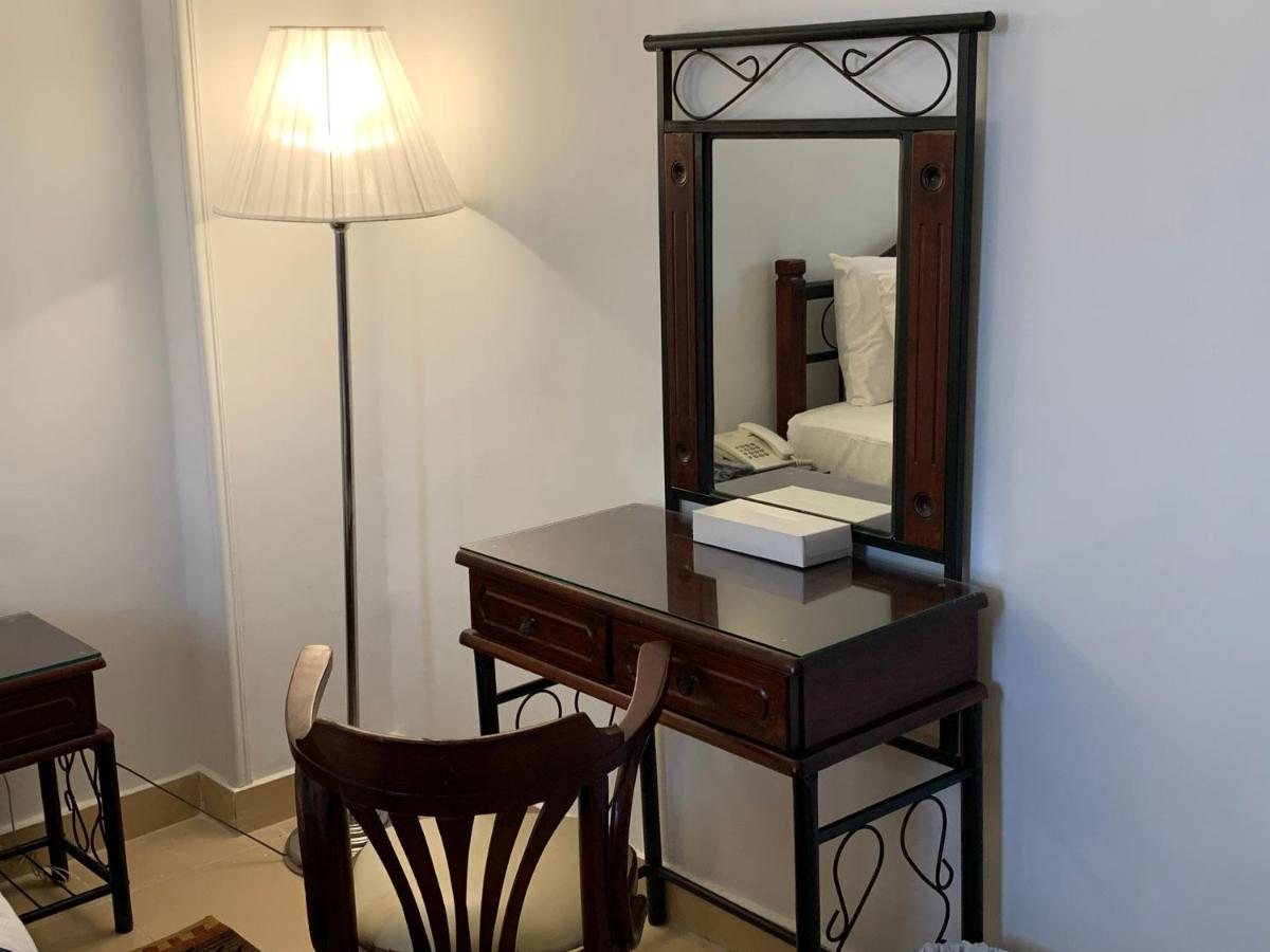 Deluxe Queen Suite