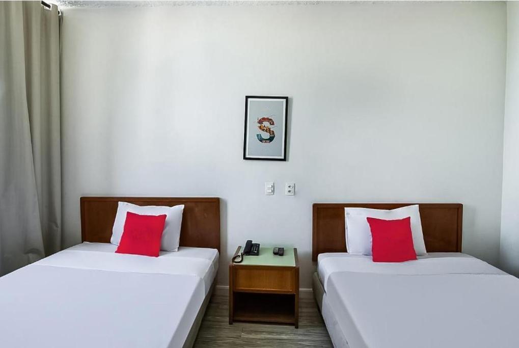 Quarto com 2 Camas de Solteiro