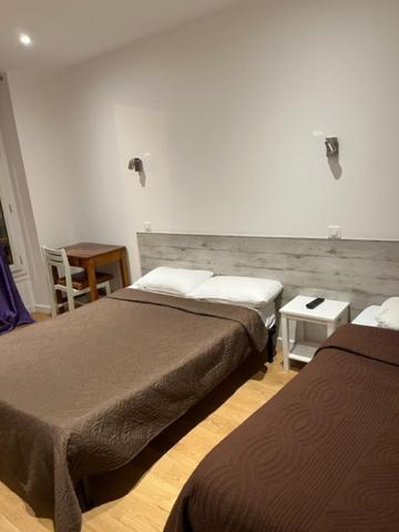 Quarto Triplo com Banheiro Privativo