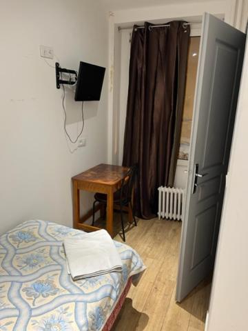 Quarto Individual com Banheiro Compartilhado