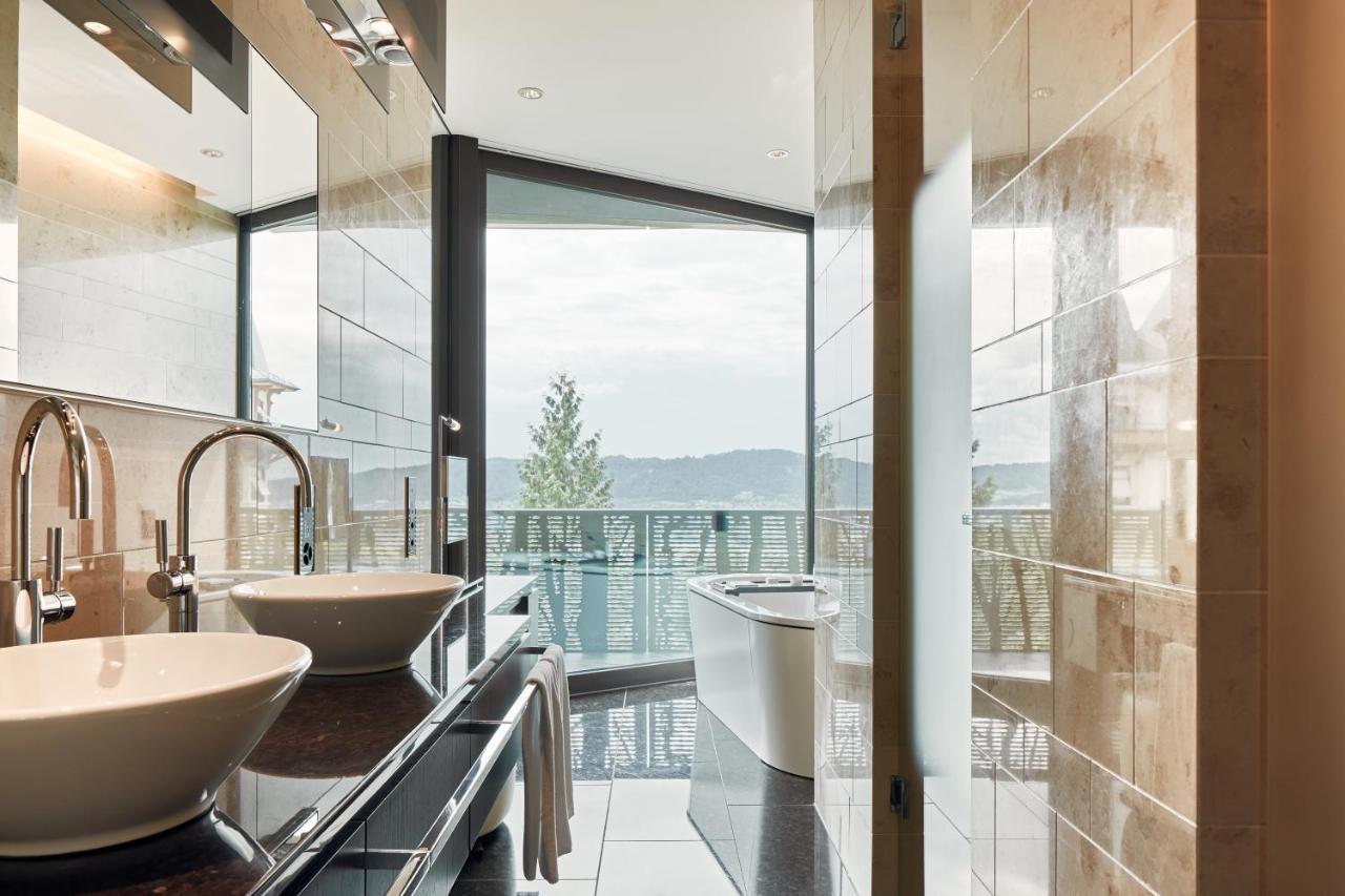 Junior Suite Deluxe con Balcone e Vista Lago