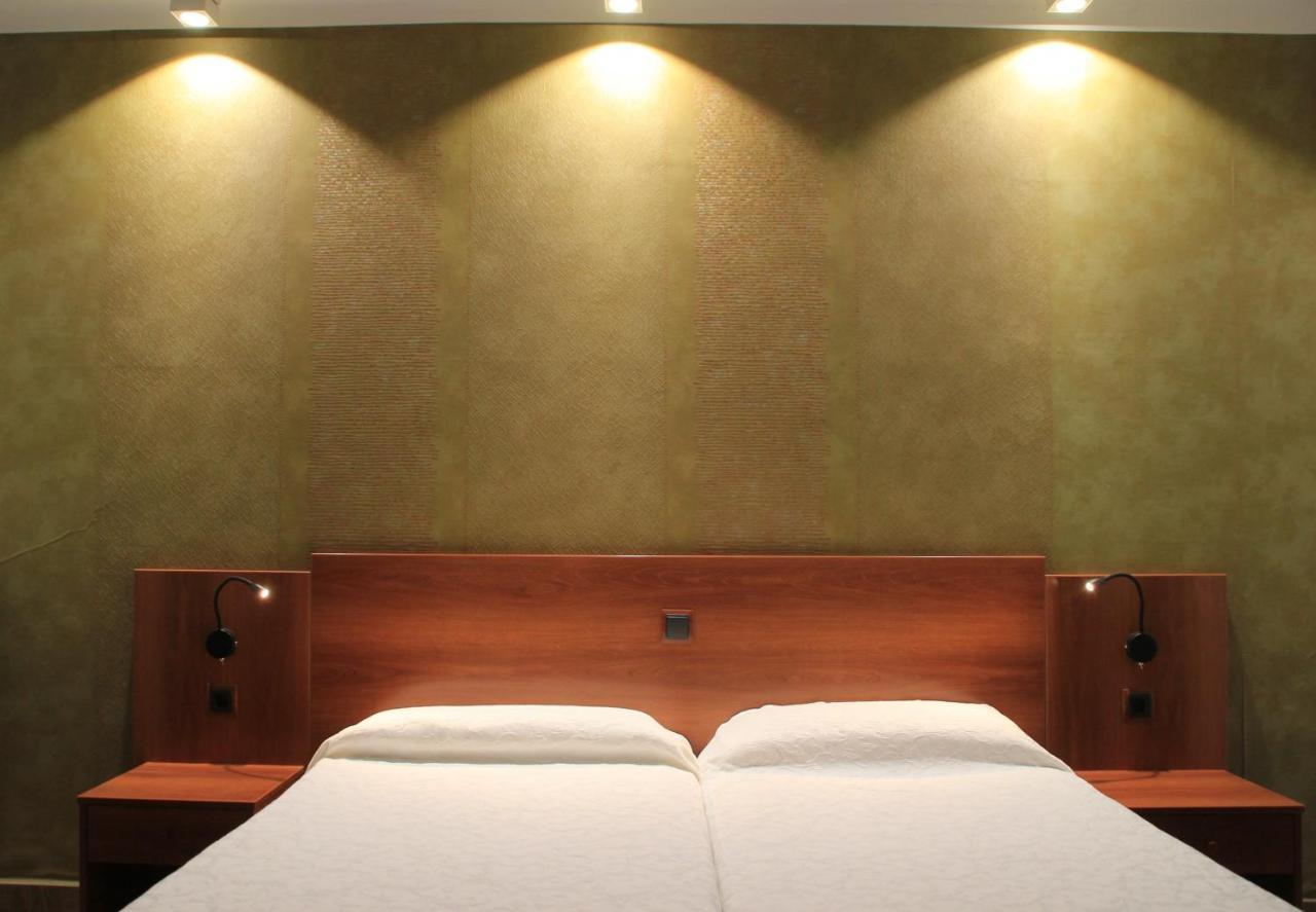 Tweepersoonskamer met 1 of 2 Bedden en Uitzicht op Zee (2 Volwassenen + 1 Kind)