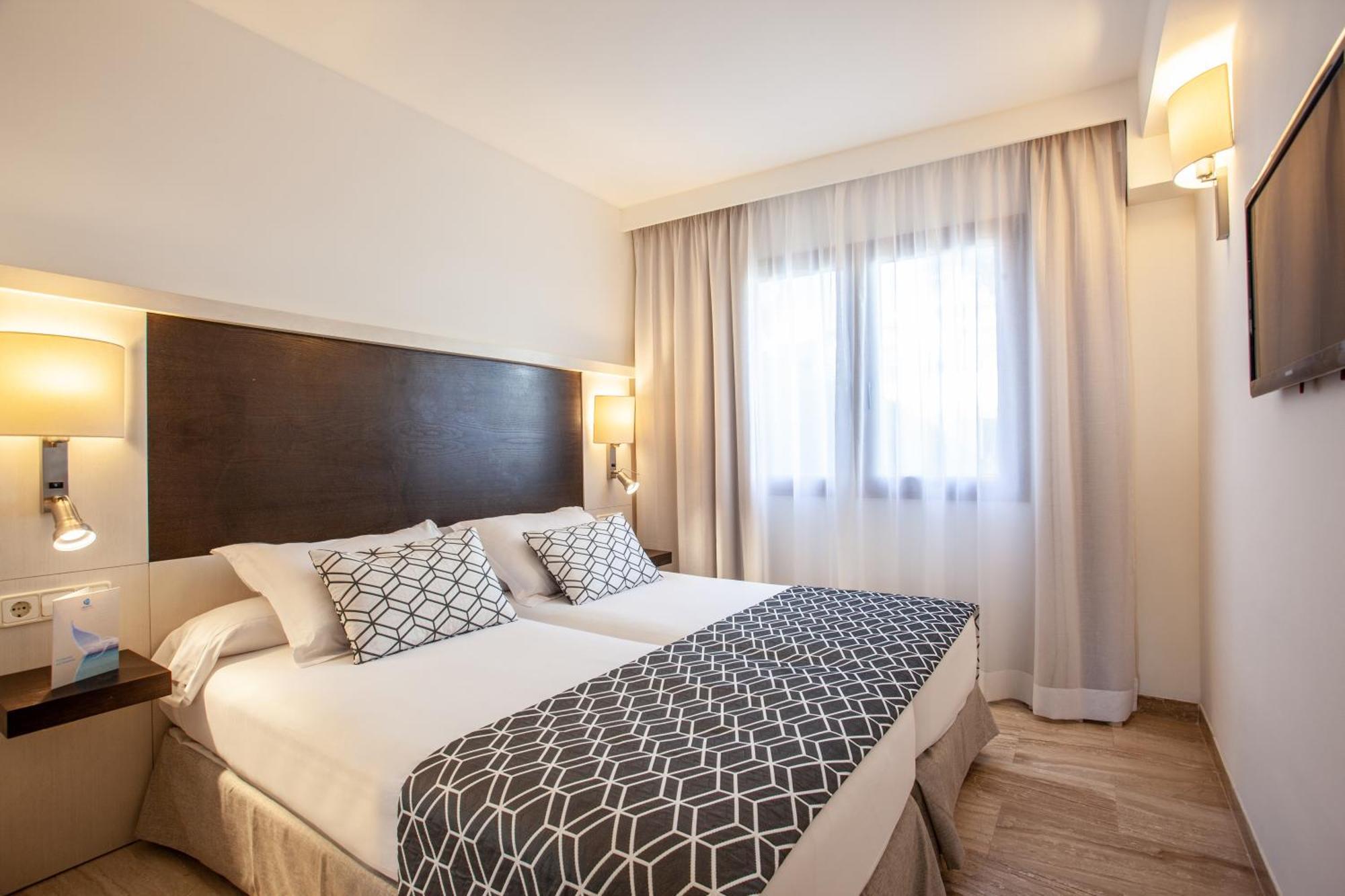 Apartamento con 1 dormitorio y vistas laterales al mar