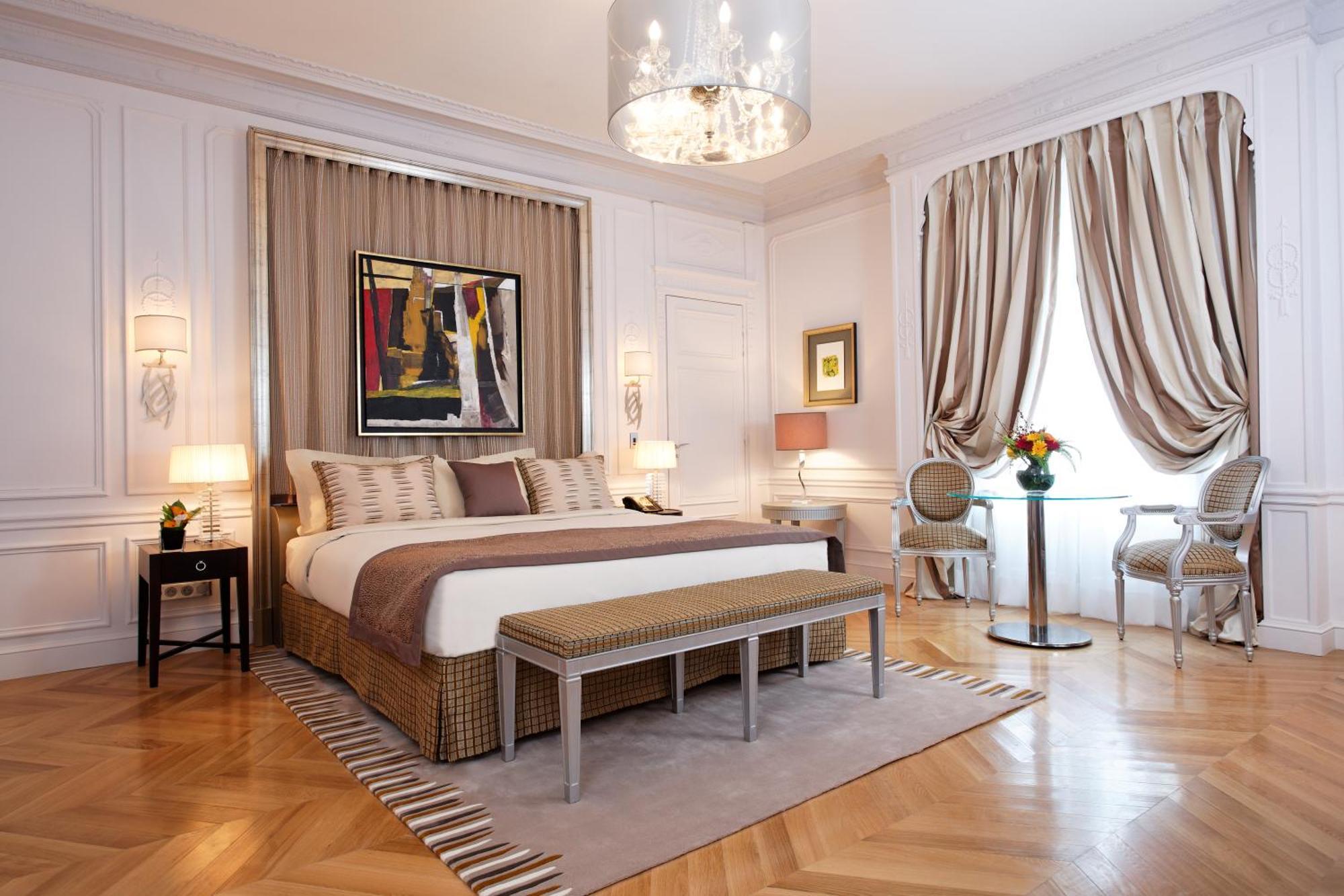 Large Deluxe Room