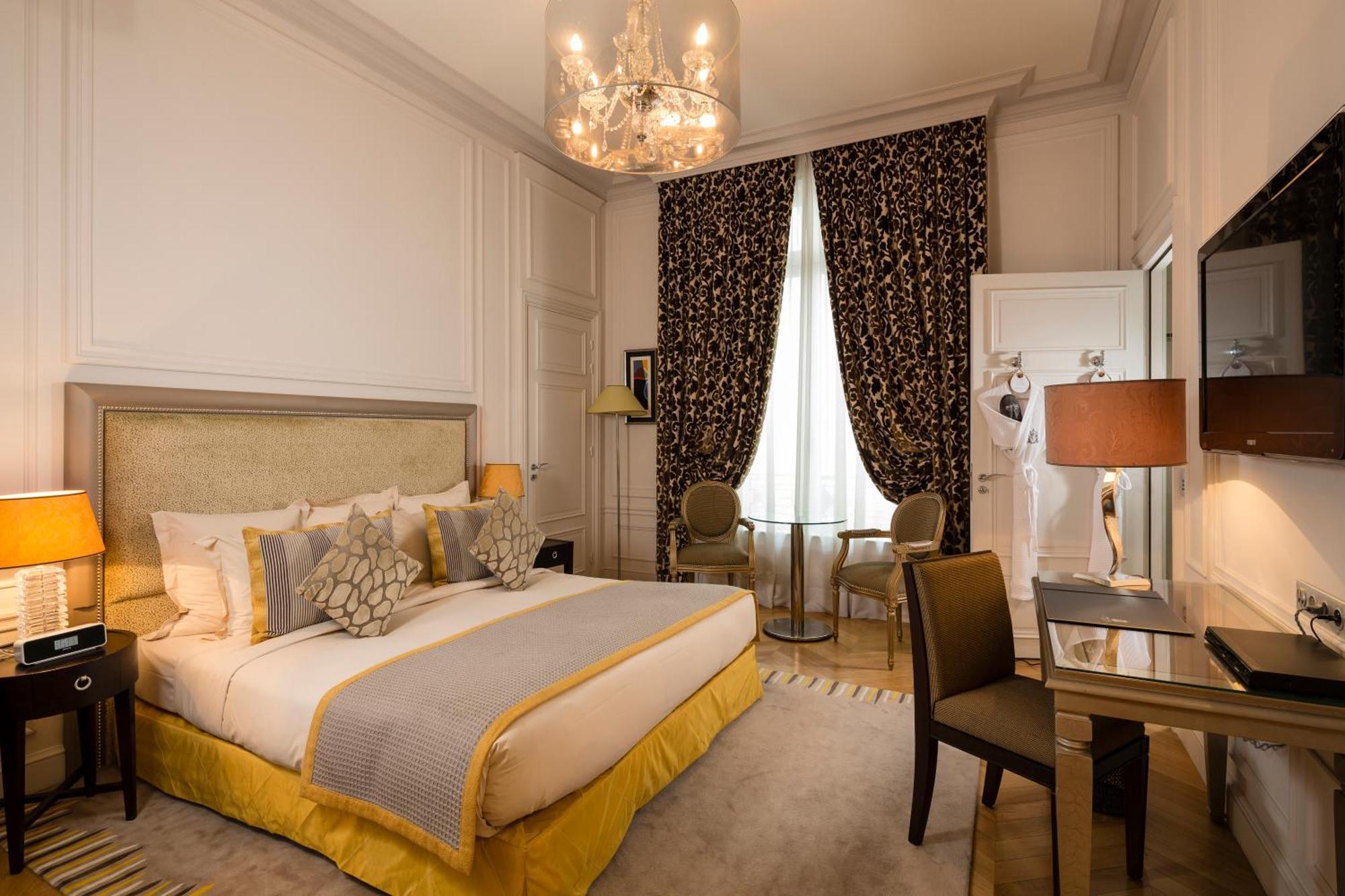 Large Deluxe Room