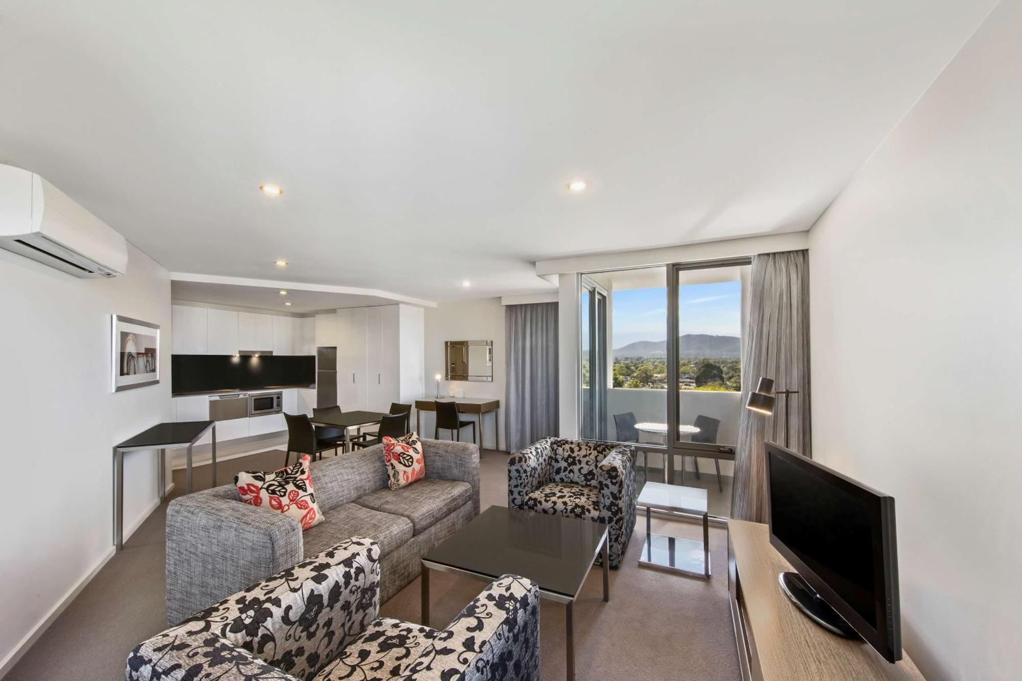 Premier One Bedroom Apartment with Spa Bath and Complimentary Parking