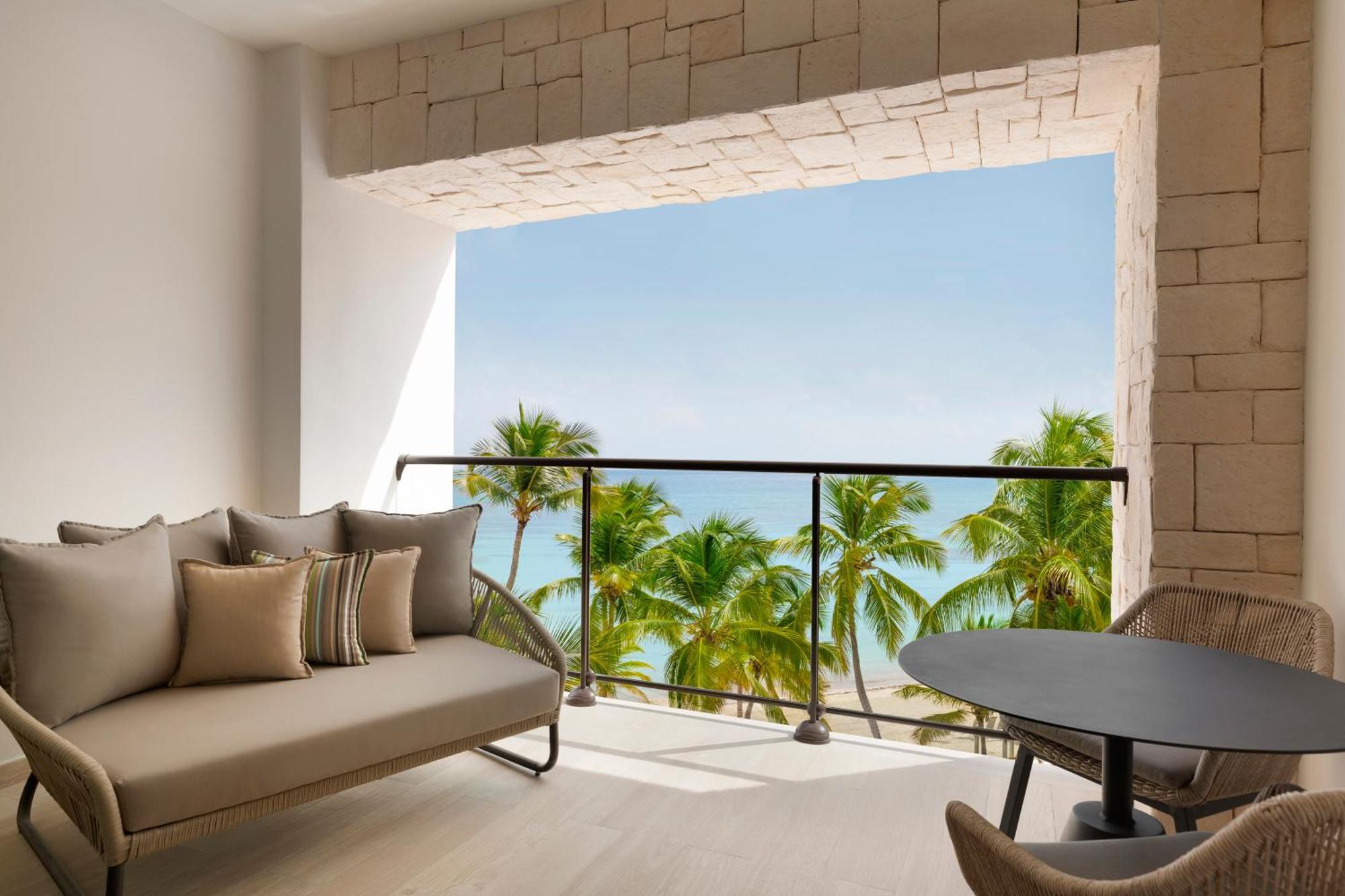 Oceanfront Club Junior Double Suite