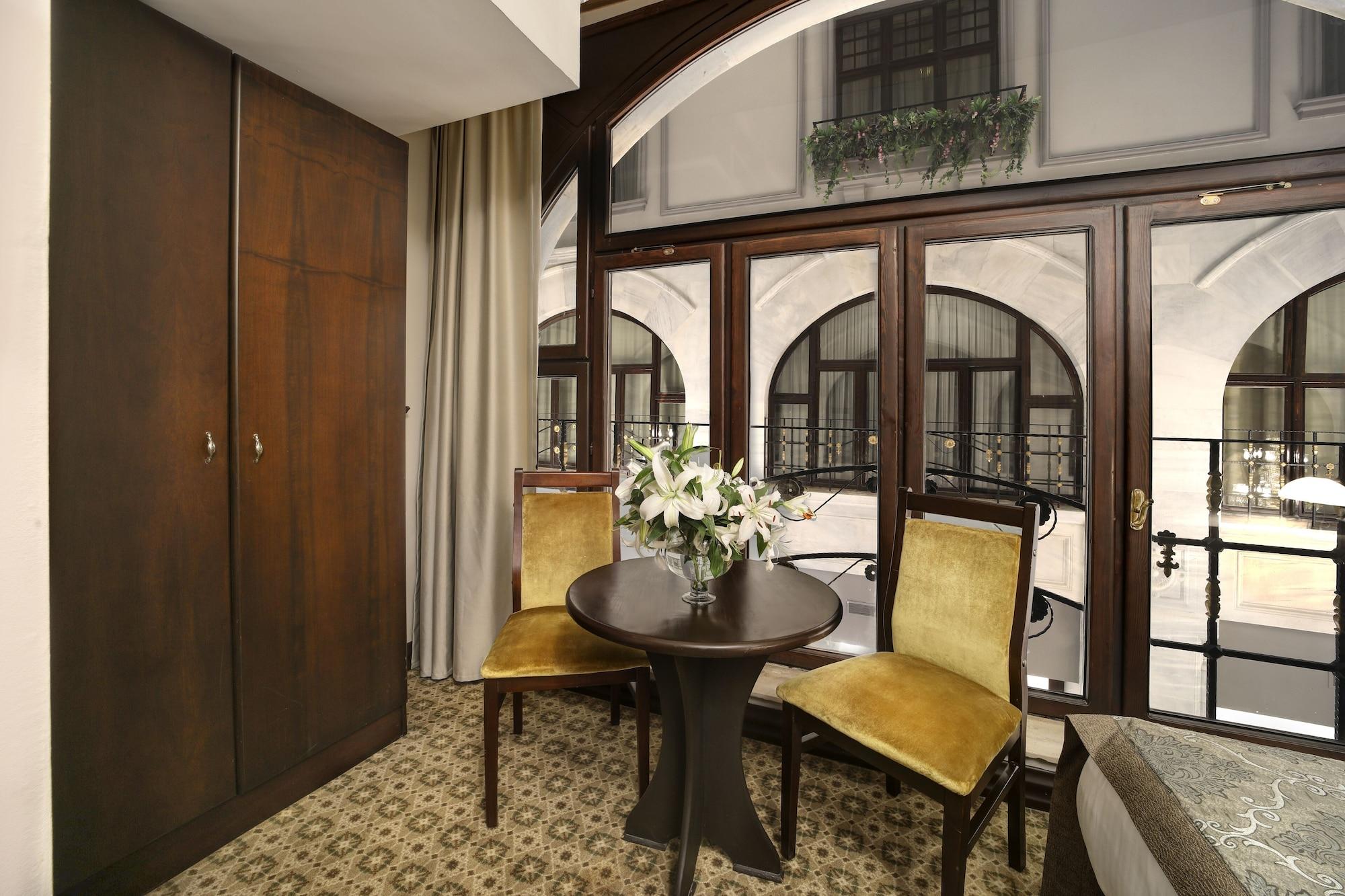 Guest Room Atrium view King or Twin