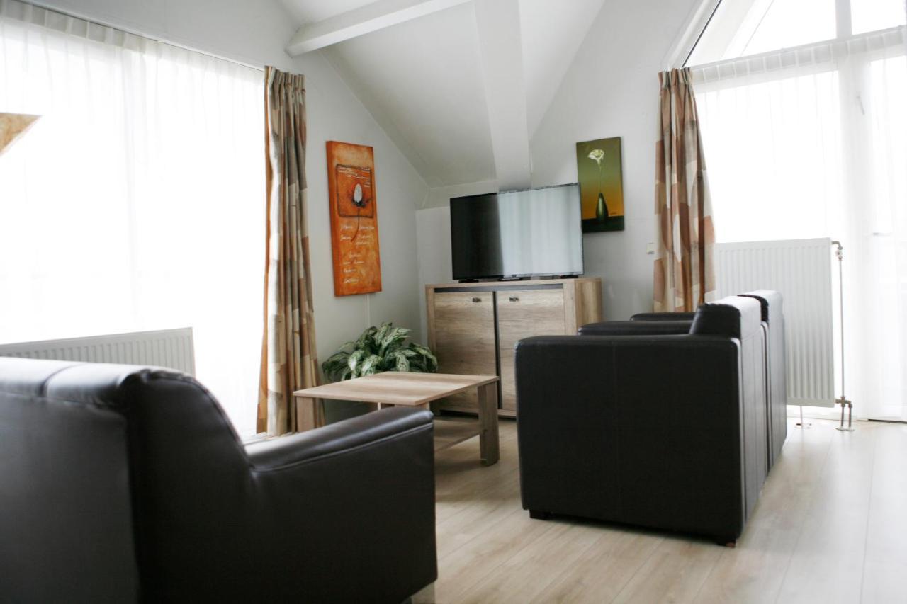 Superior Family Room,1240847542:JPEG
