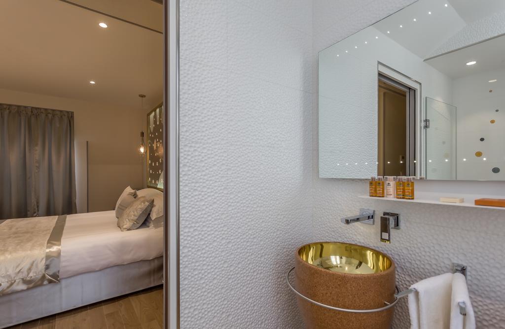 Twee Kamers naast Elkaar