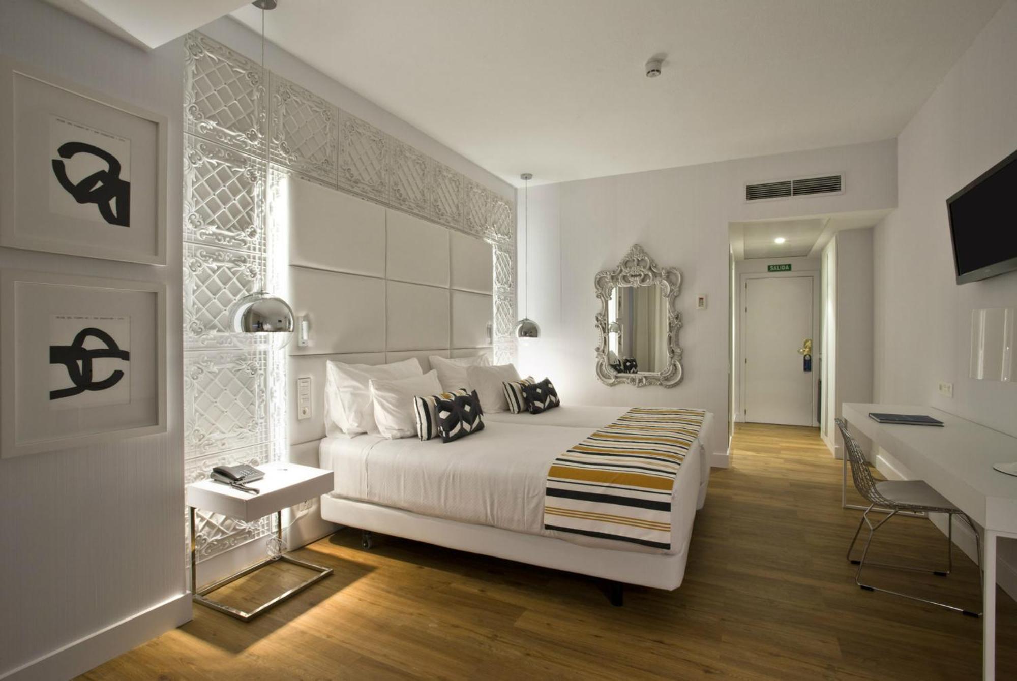 Chambre Double ou Lits Jumeaux avec Lit d'Appoint (2 Adultes + 1 Enfant)