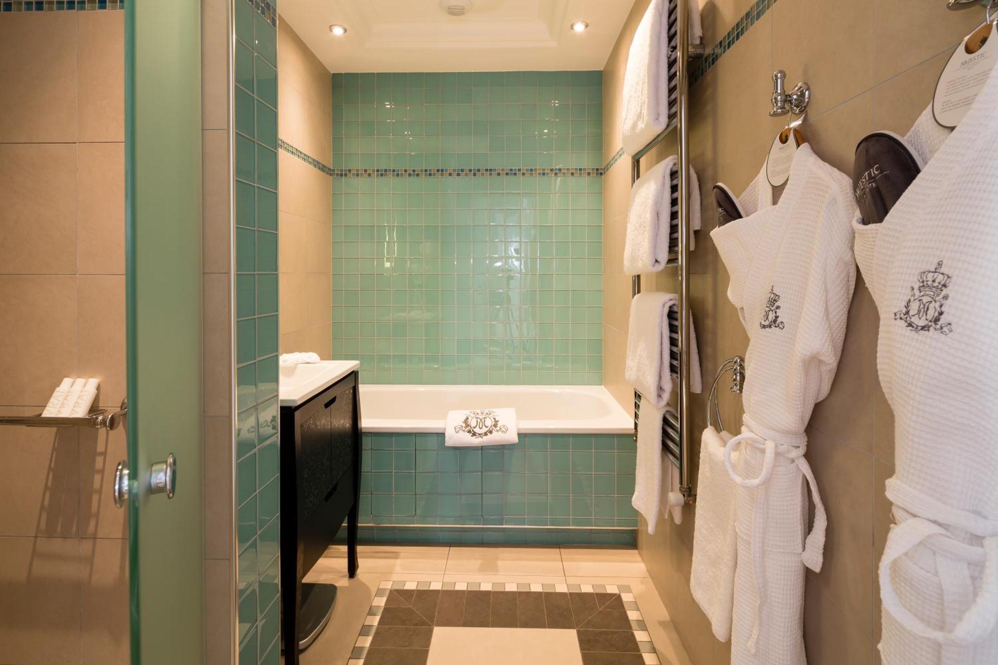 Large Deluxe Room