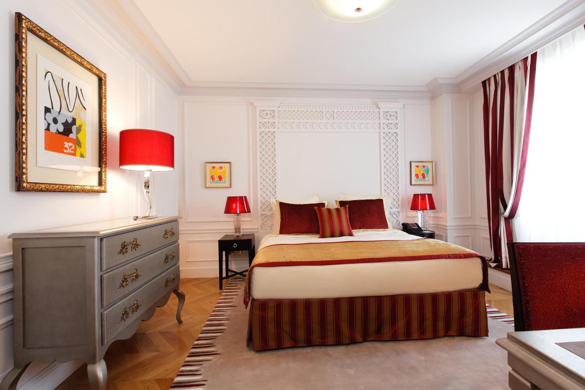 Large Deluxe Room