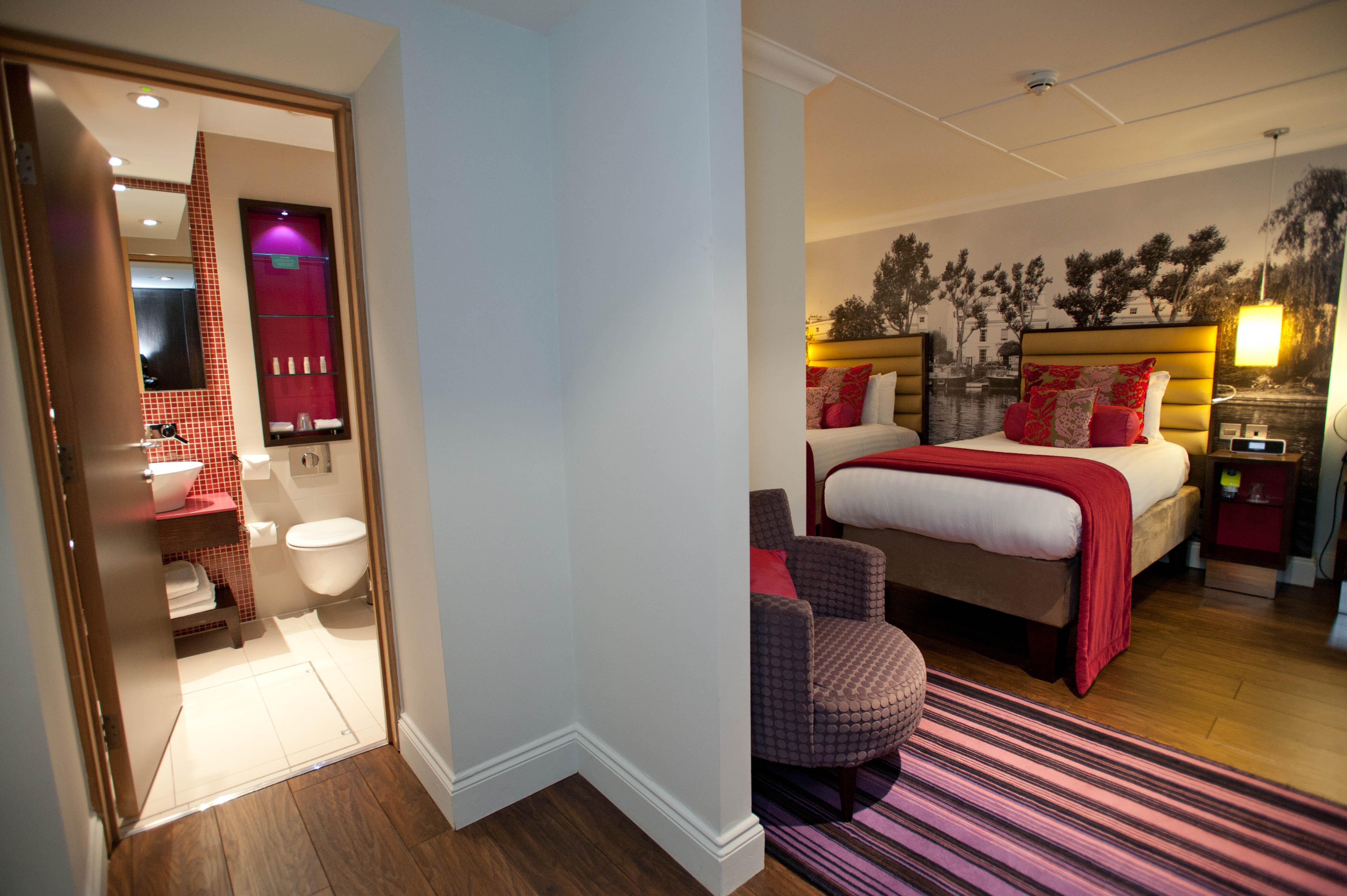 Standard Room Two Single Beds Accessible