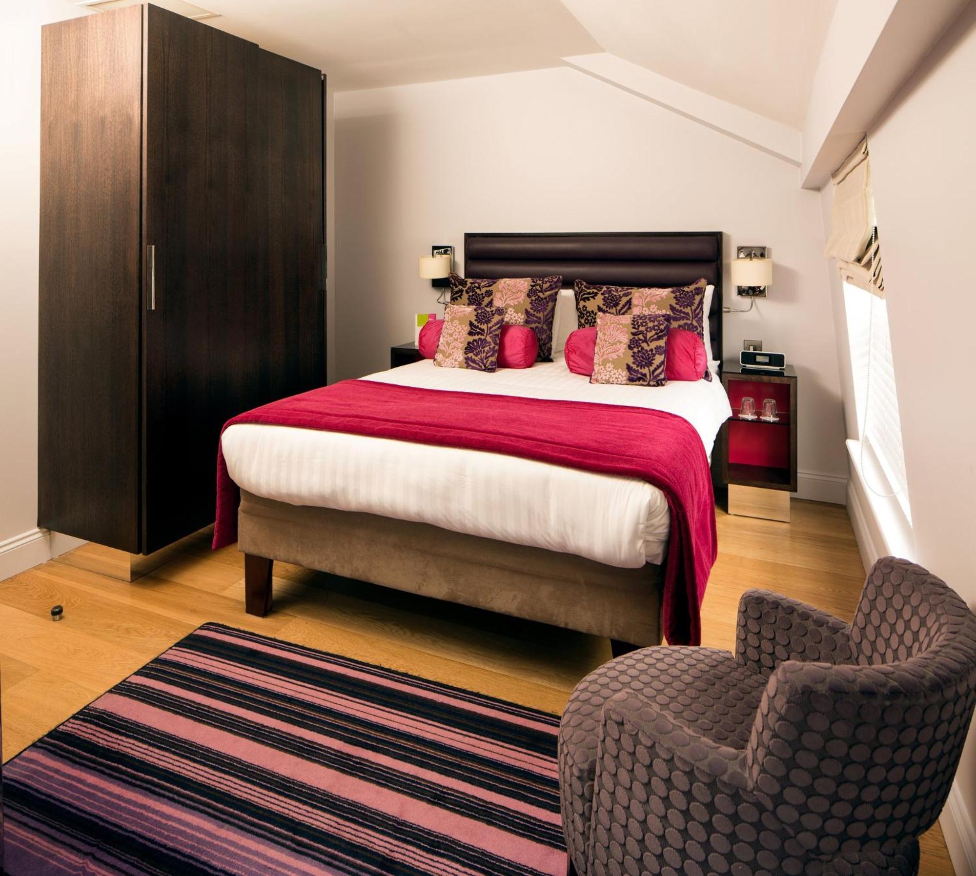 Standard Queen Room