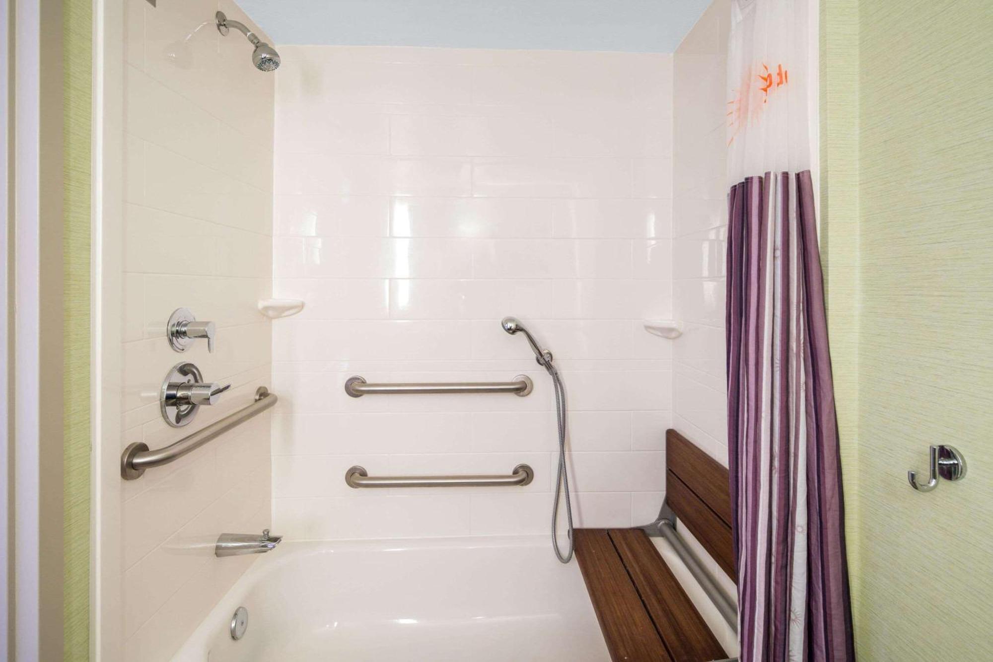 Habitación con bañera y 2 camas grandes - Adaptada para personas de movilidad reducida - No fumadores