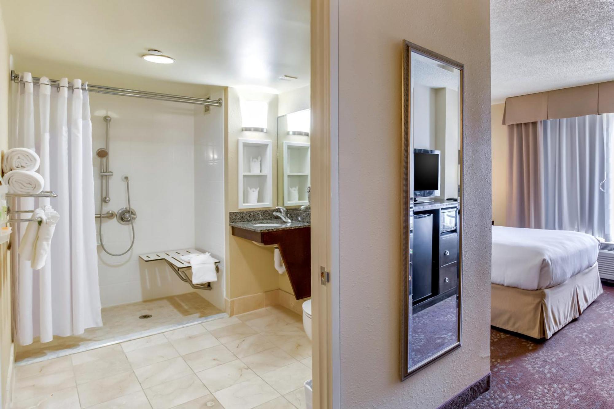 Double Room Mobility Access Roll Shower,1448951620:JPEG
