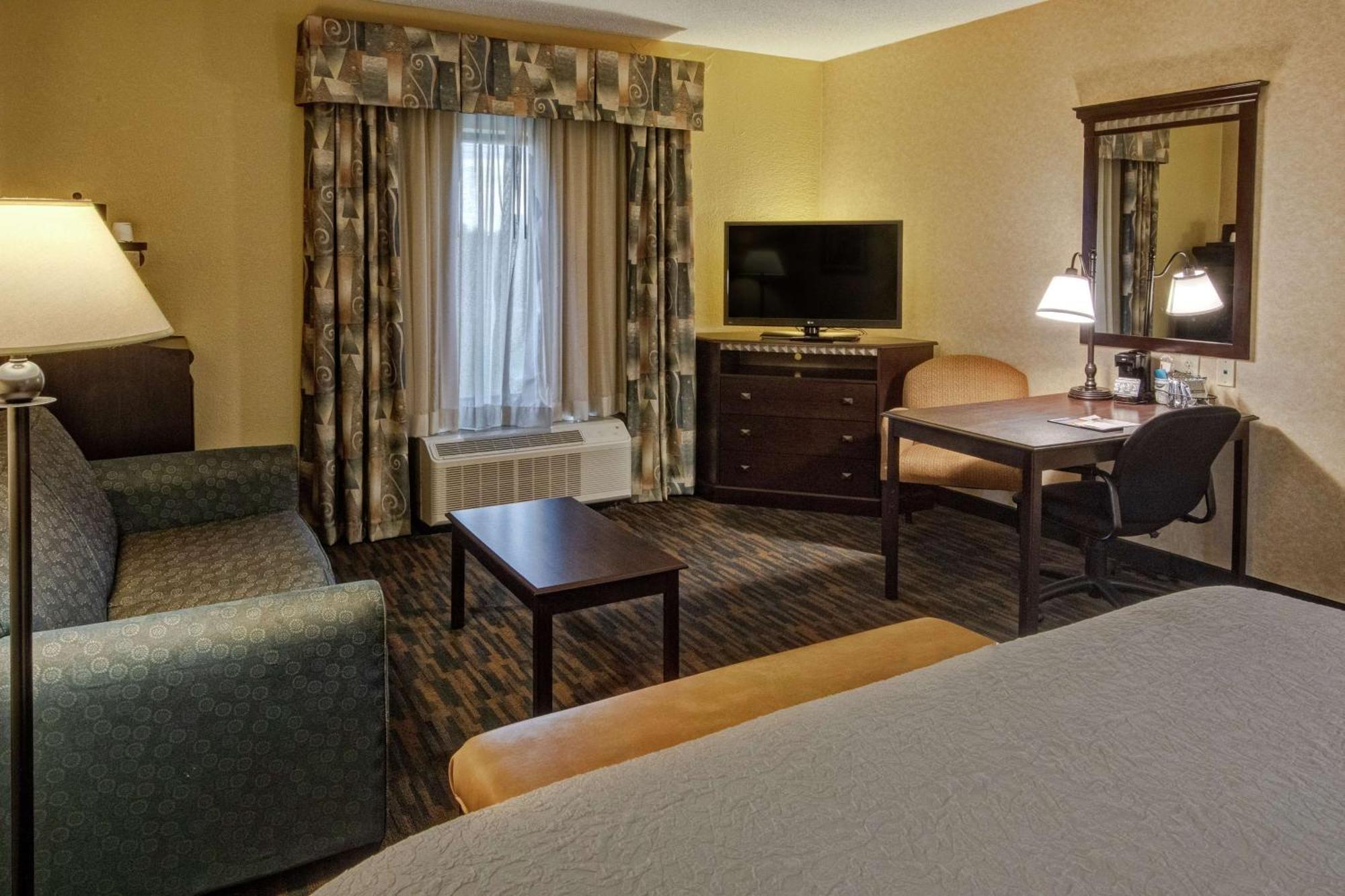 King Room with Sofa Bed and Study - Non-Smoking