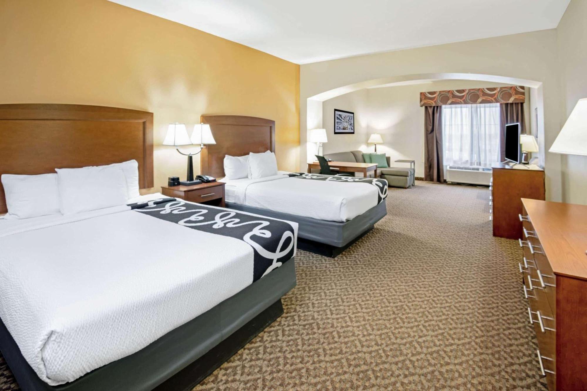 Deluxe Suite with Two Queen Beds - Non-Smoking