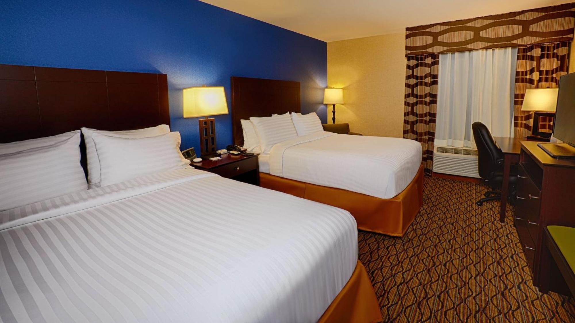 Queen Room with Two Queen Beds and Mobility Accessible Bathtub