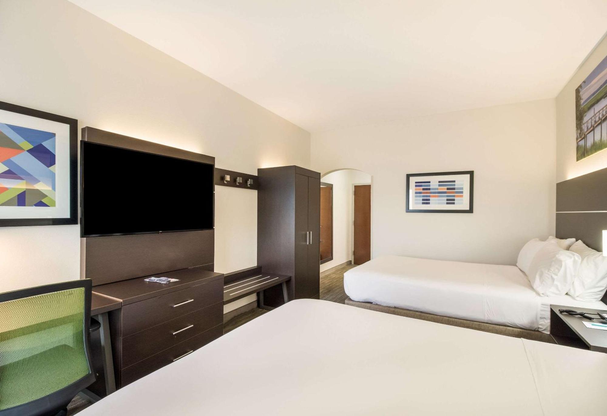 Standard Queen Room with Two Queen Beds - Non-Smoking