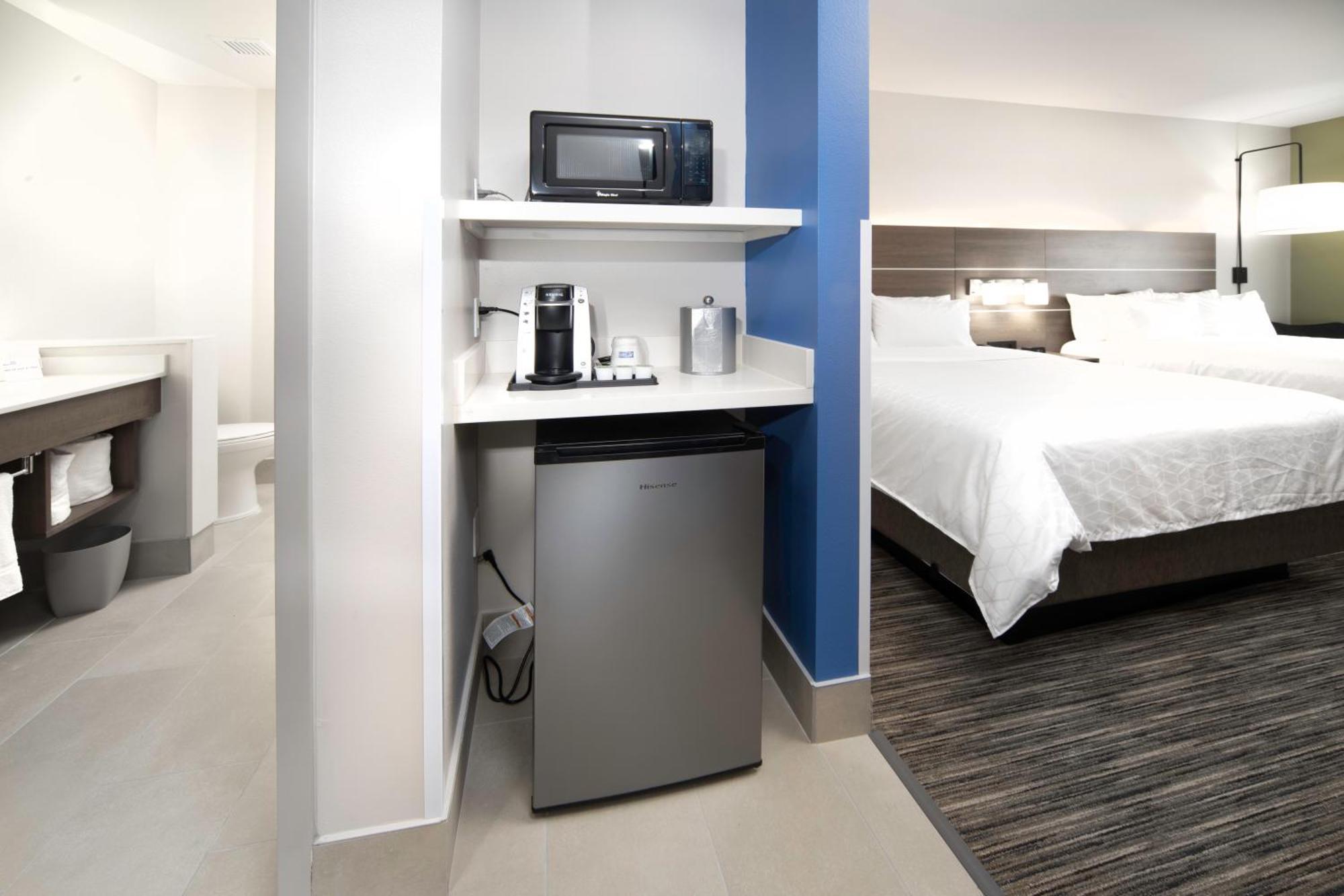 Standard Queen Room Two Queen Beds