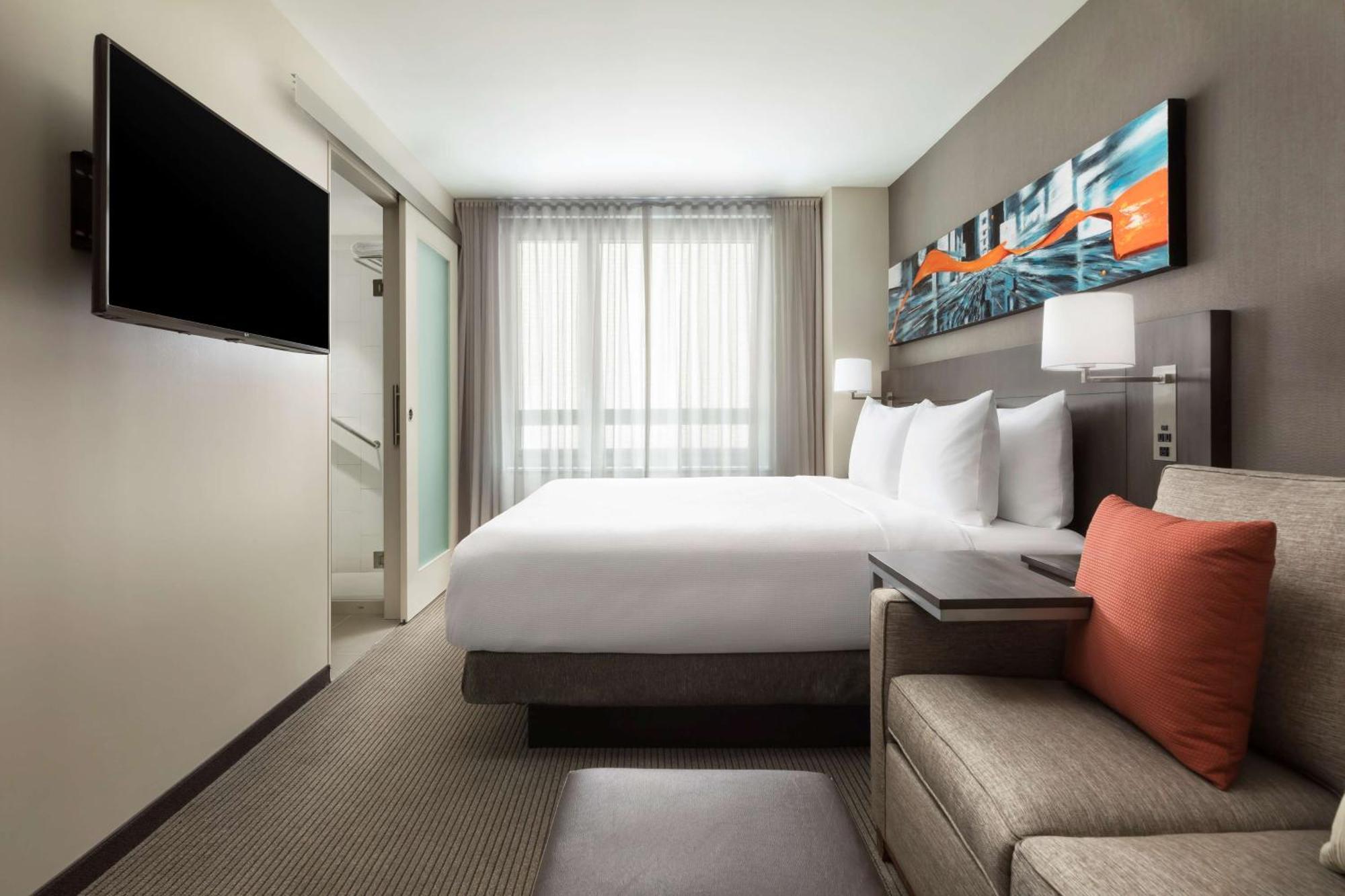 Zimmer mit Kingsize-Bett und Schlafsofa - Obere Etage