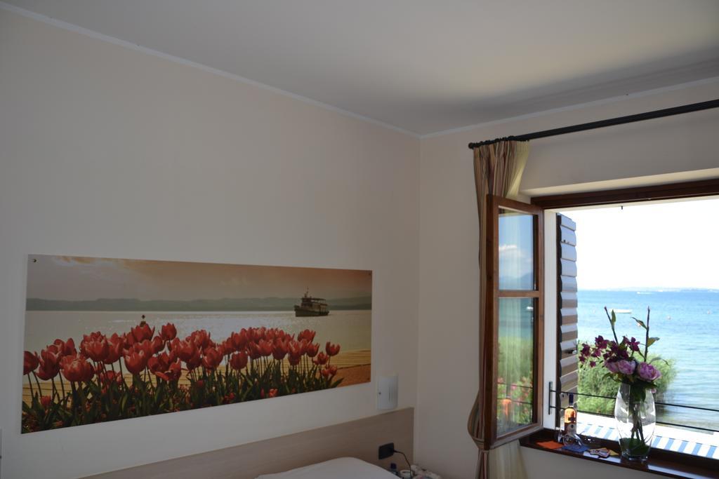 Tweepersoonskamer met 1 of 2 Bedden en Uitzicht op het Meer.