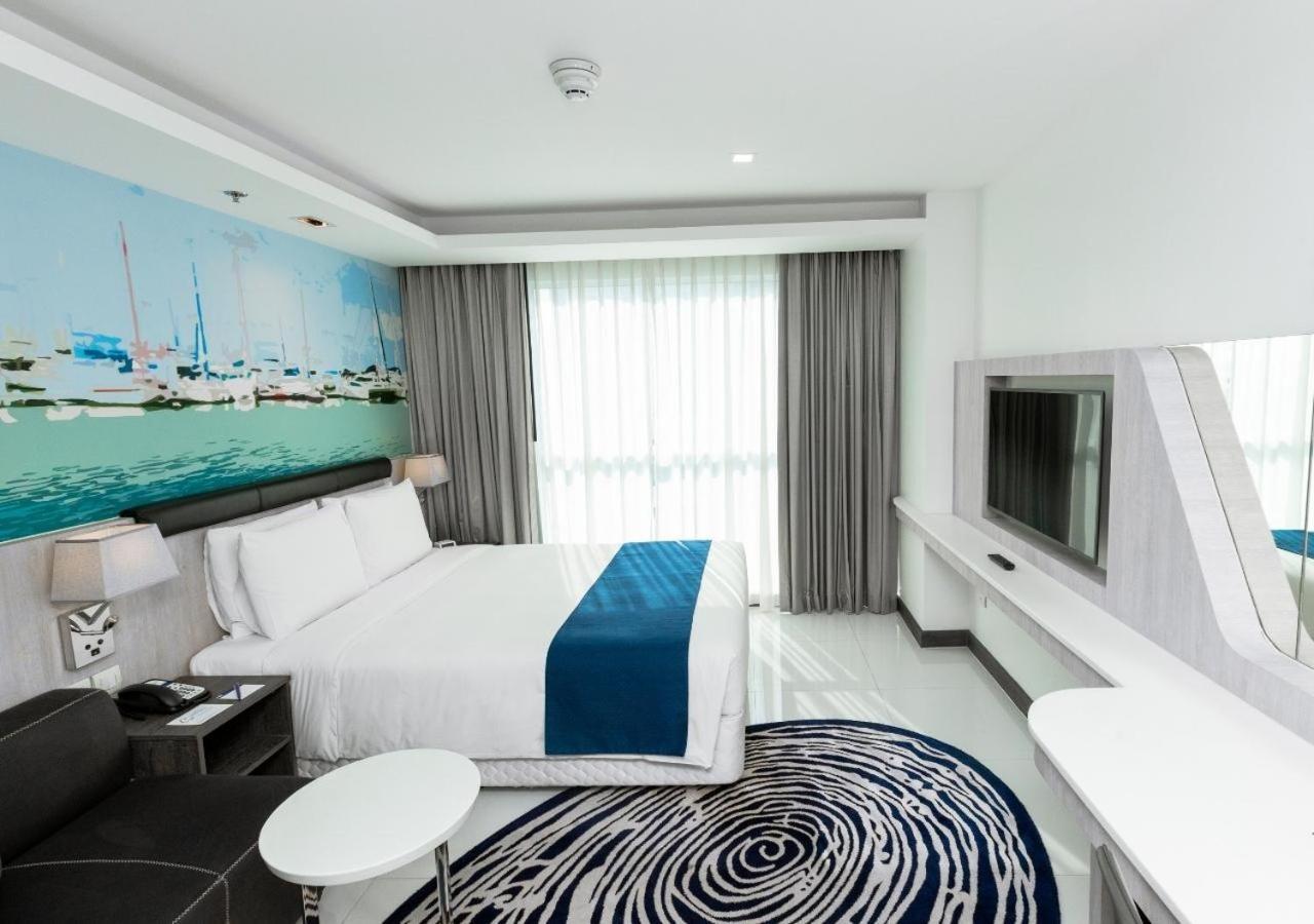 Queen Room with Free Breakfast - Non-Smoking/Accessible,1372302971:JPEG
