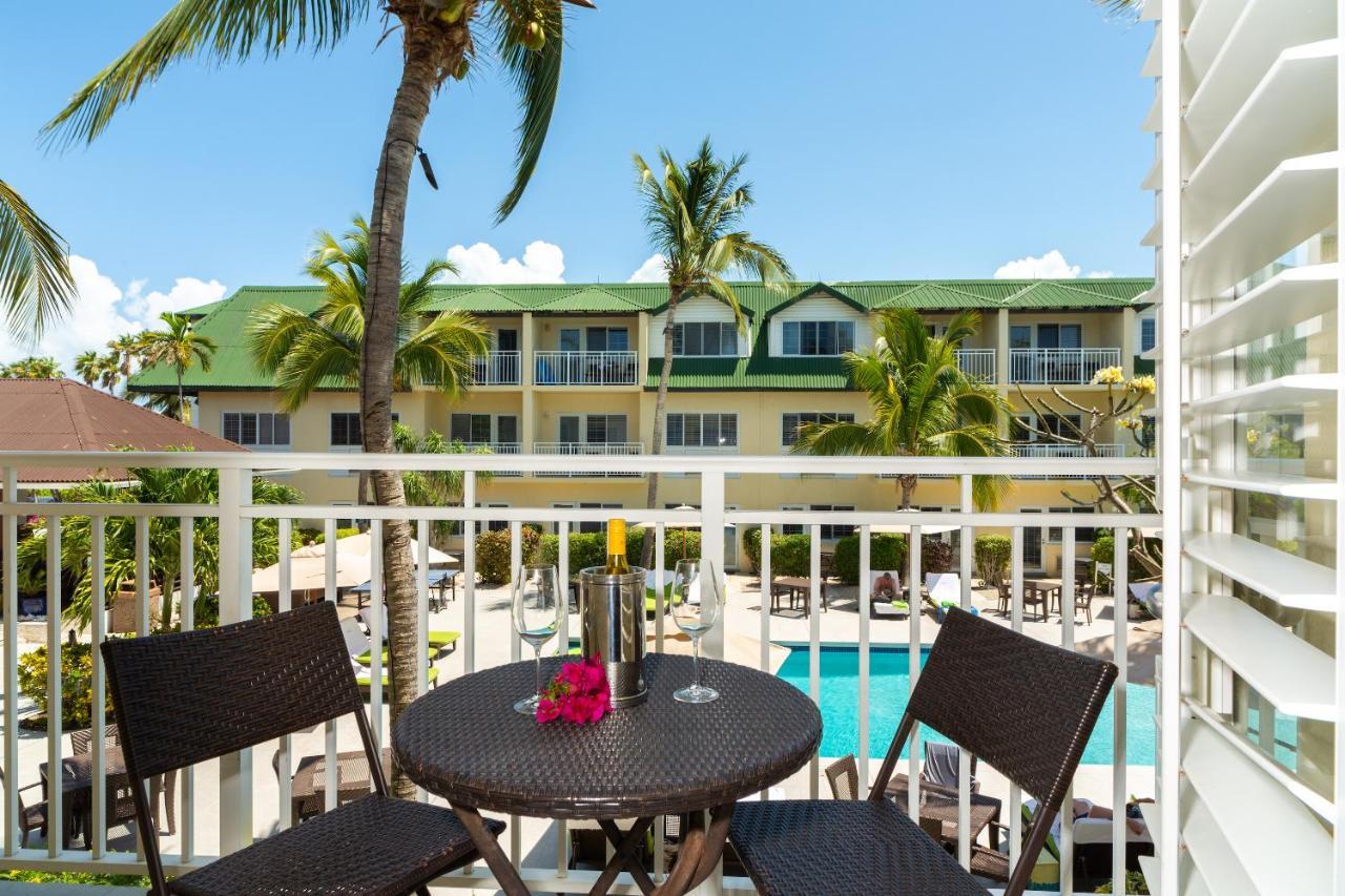 Deluxe Poolside Balcony – 1 King Bed