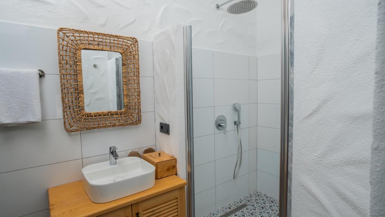 Kamer met Queensize Bed en Uitzicht op het Zwembad