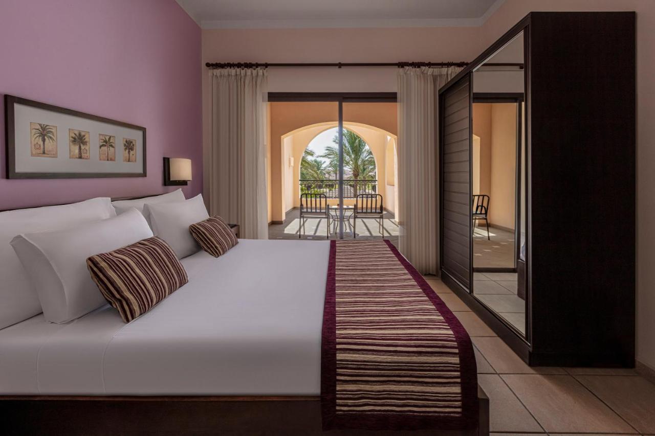 One-Bedroom Suite Queen Bed– Garden view,1403447945:JPEG