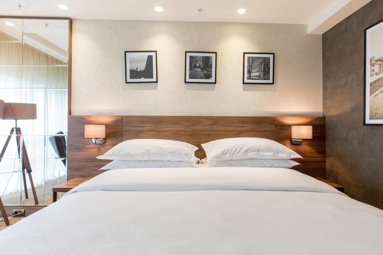 Superior Guest Room Guest room 1 King City view