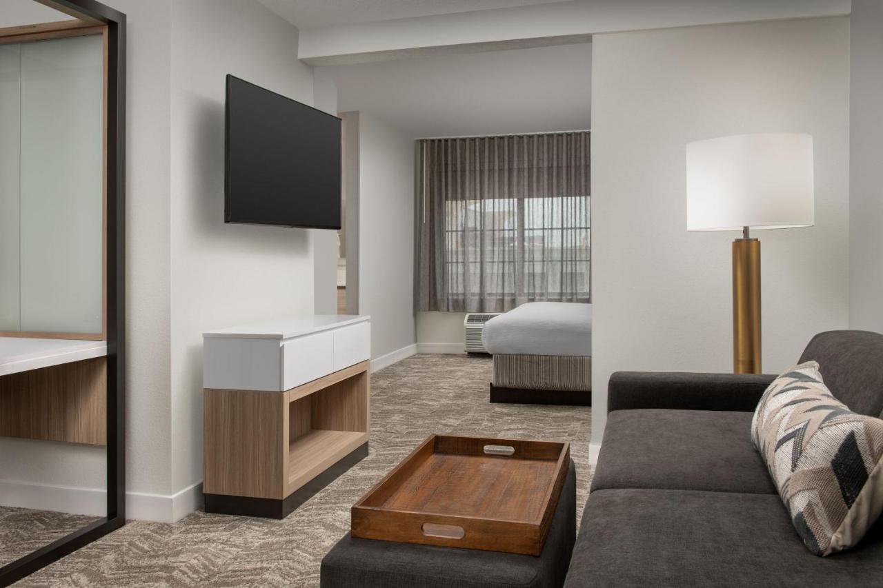 Large King Suite with Sofa Bed,1418014335:JPEG