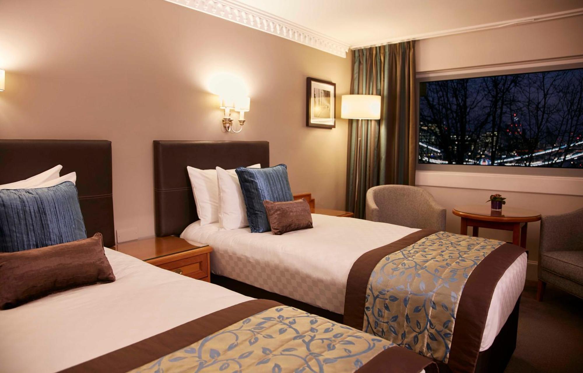 Standard Twin Room with Bridge View,1516356307:JPEG