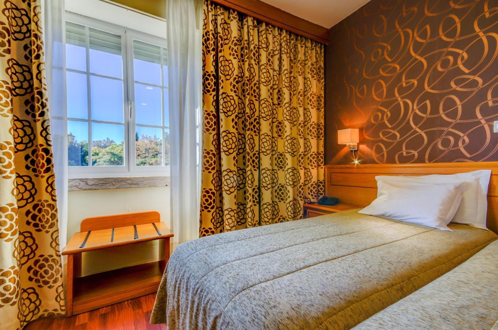 Quarto com 2 Camas de Solteiro