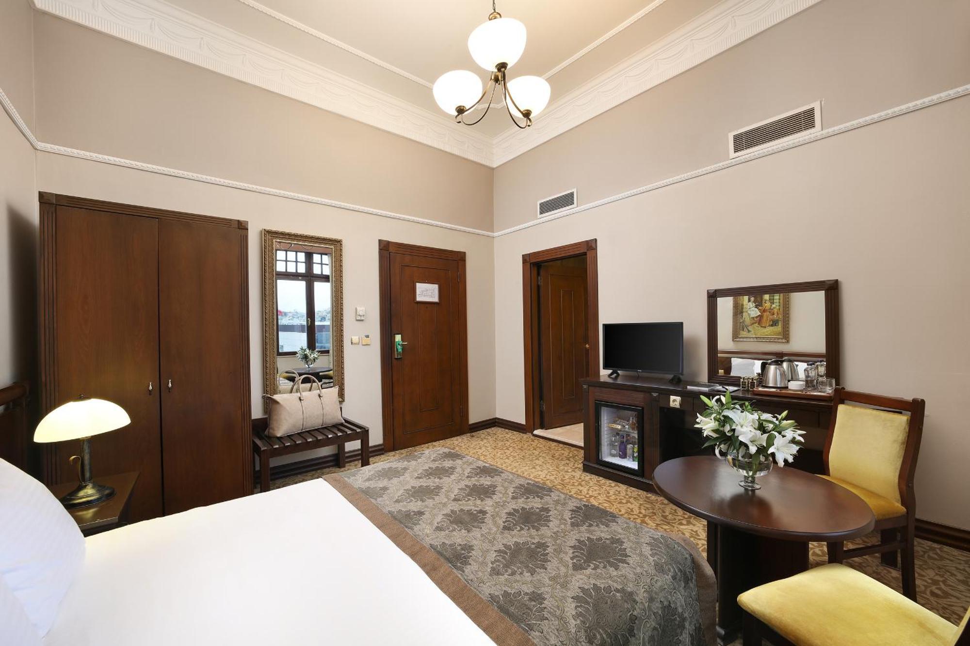 Deluxe Room Bopshorus view King or Twin