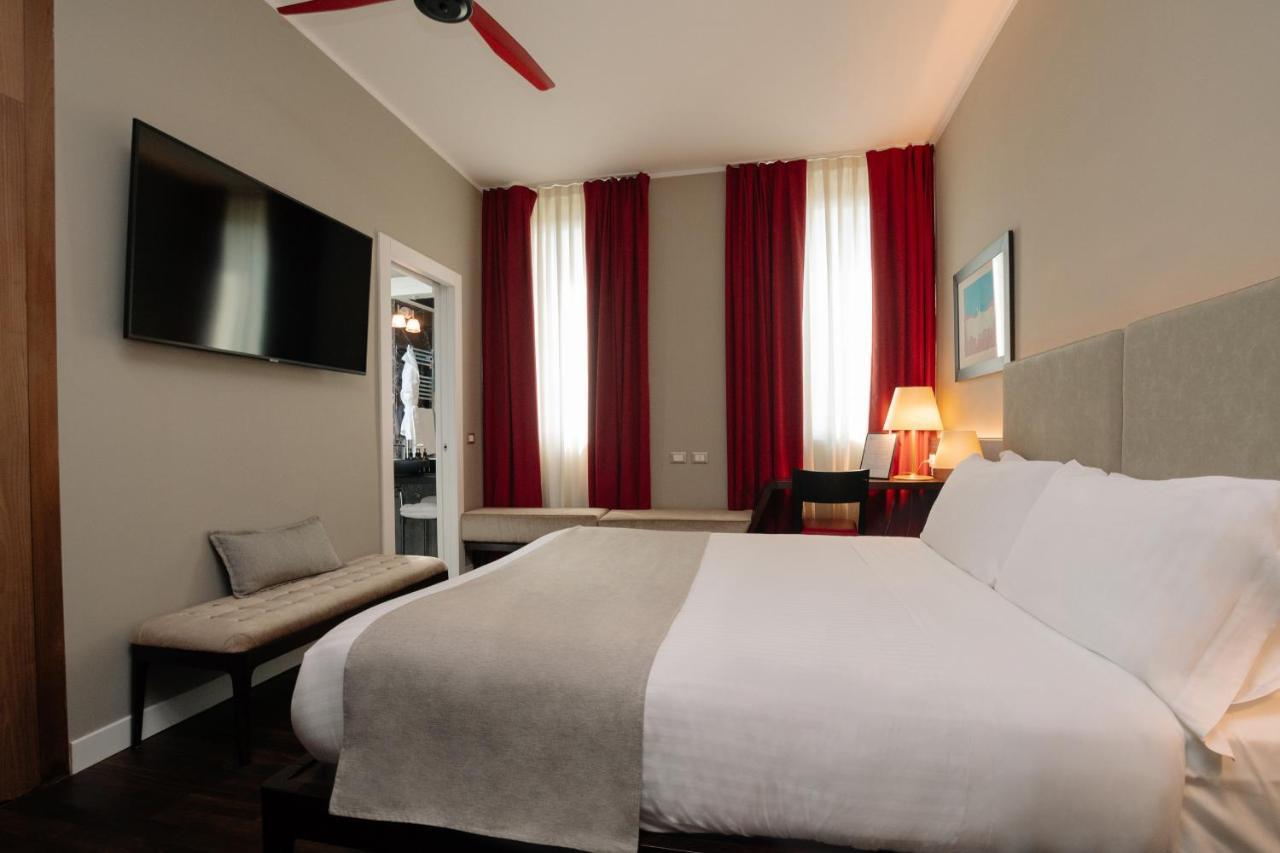 Deluxe Queen Room